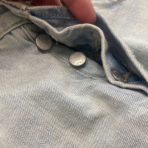 We The Free button fly light wash distressed denim shorts size 29 - Picture 7 of 8